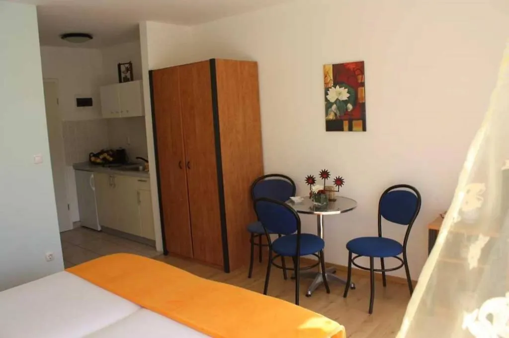 Studio Apartment In Trogir With Balcony, Air Conditioning Wifi 4328-3