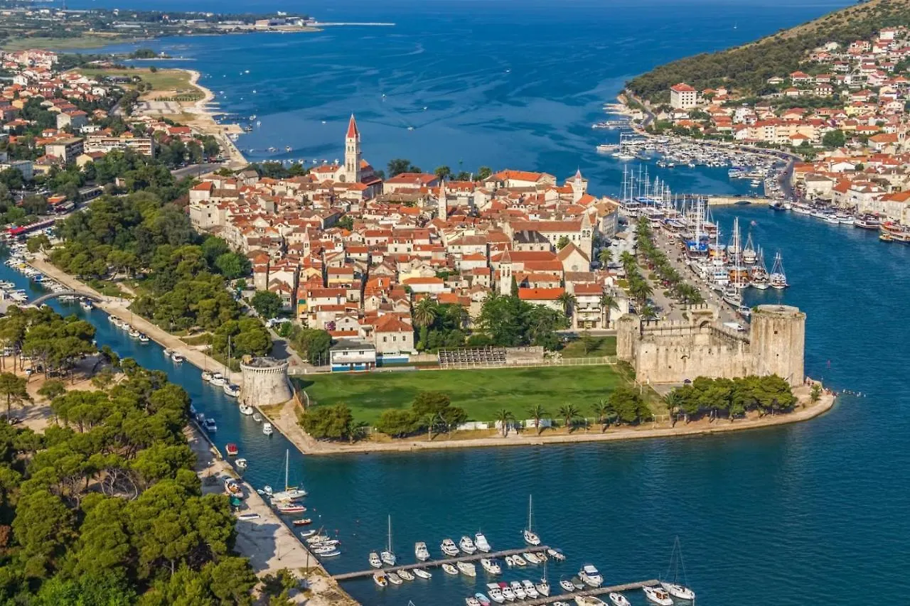 Studio Apartment In Trogir With Balcony, Air Conditioning Wifi 4328-3